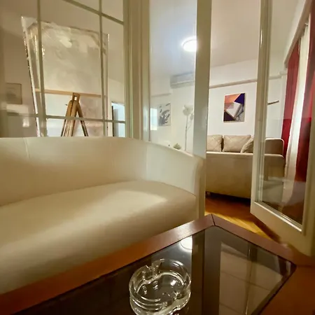 He-ra Centre Apartment