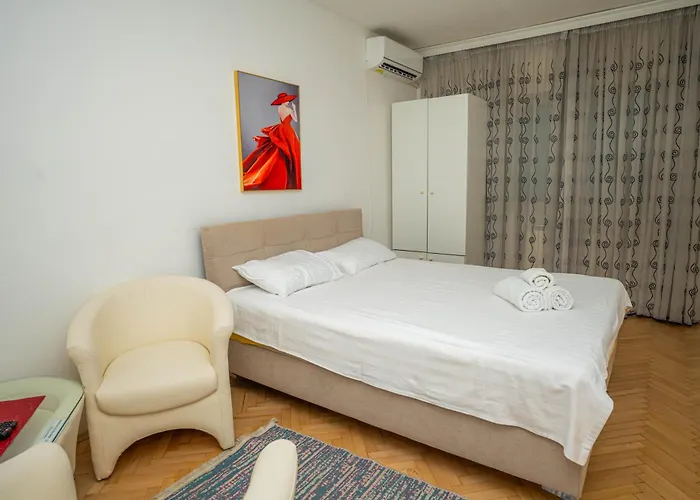 Balkan Beauty By He-ra * Skopje